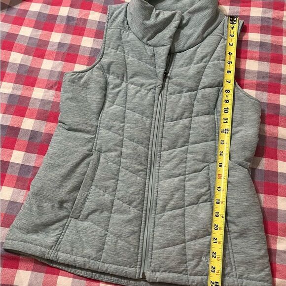 The North Face Quilted Puffer Vest – Women’s Medium - Picture 10 of 12